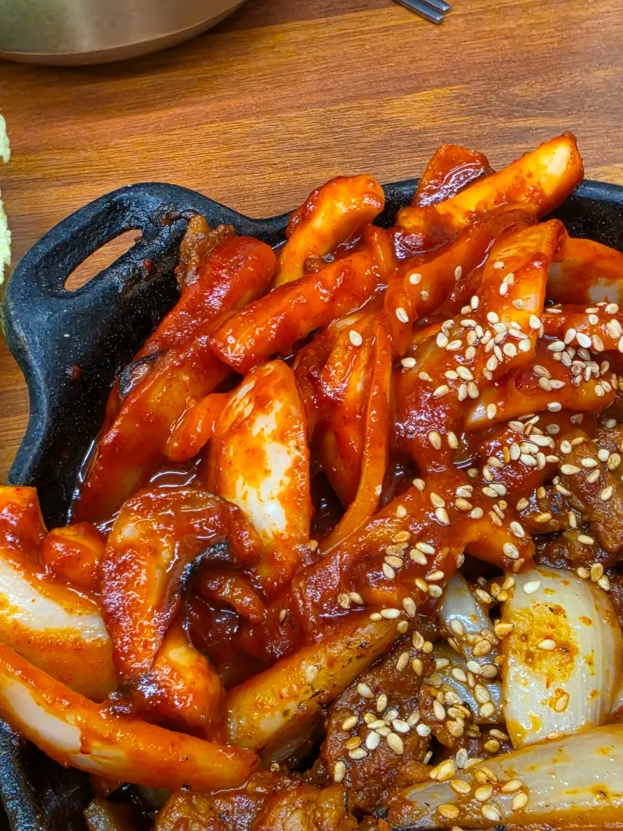 큼직한 오징어가 들어간 오징어볶음