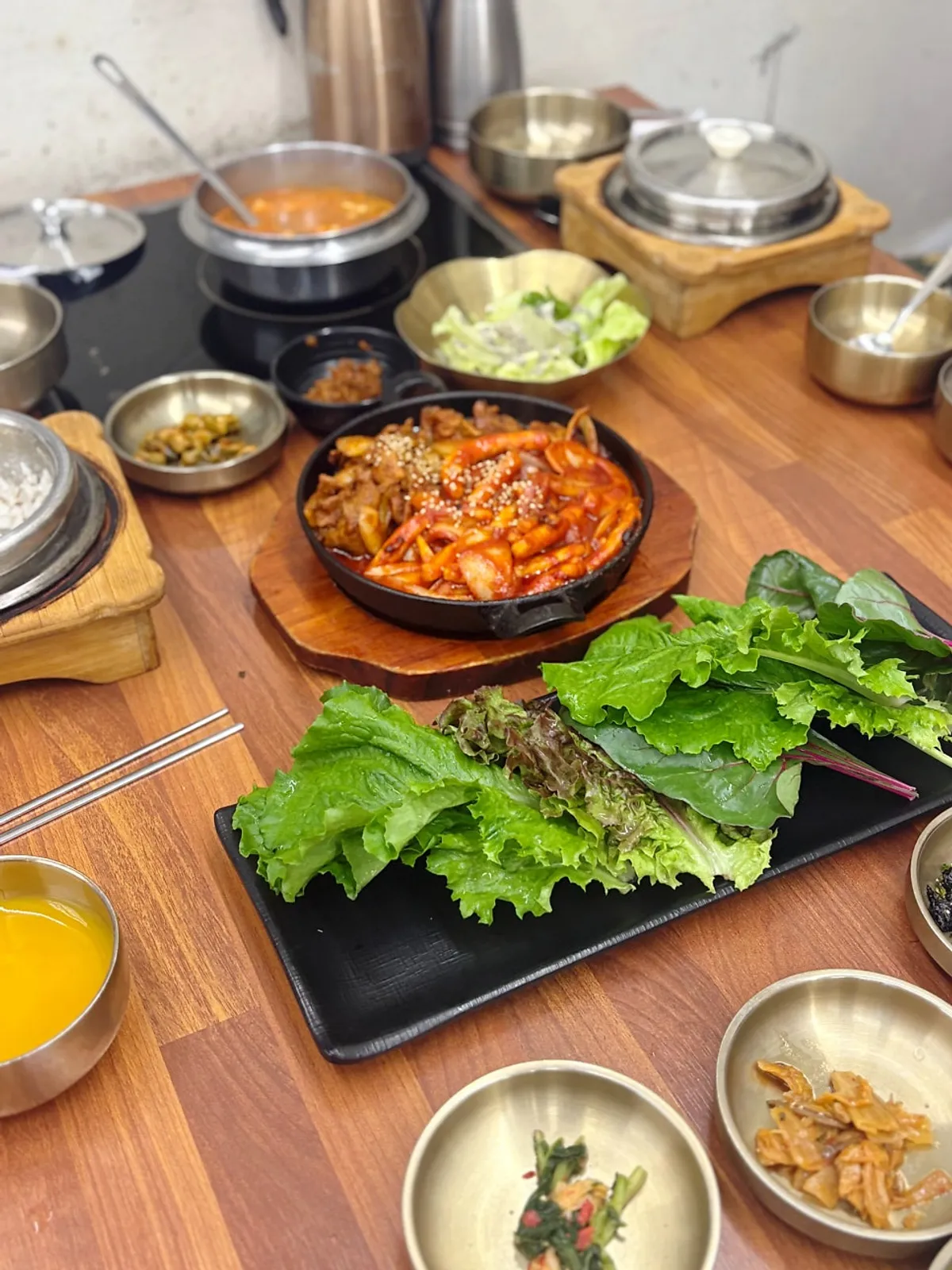 Ssambap set spread at Simhaksan Deulkkot Ssambap