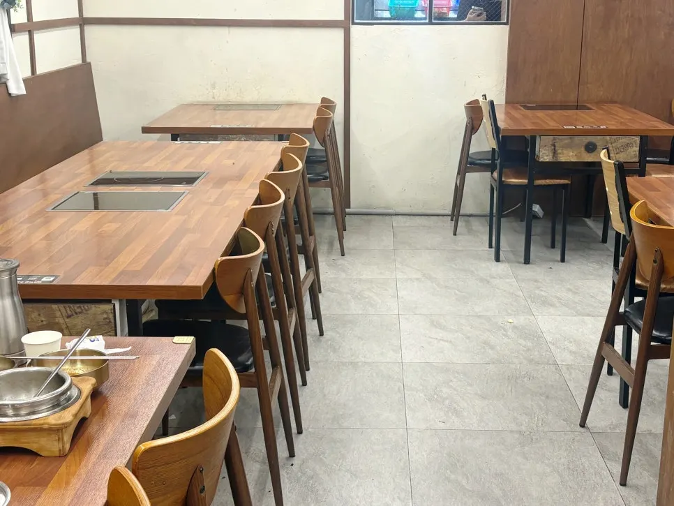 Tables at Deulkkot Ssambap sized for different group counts