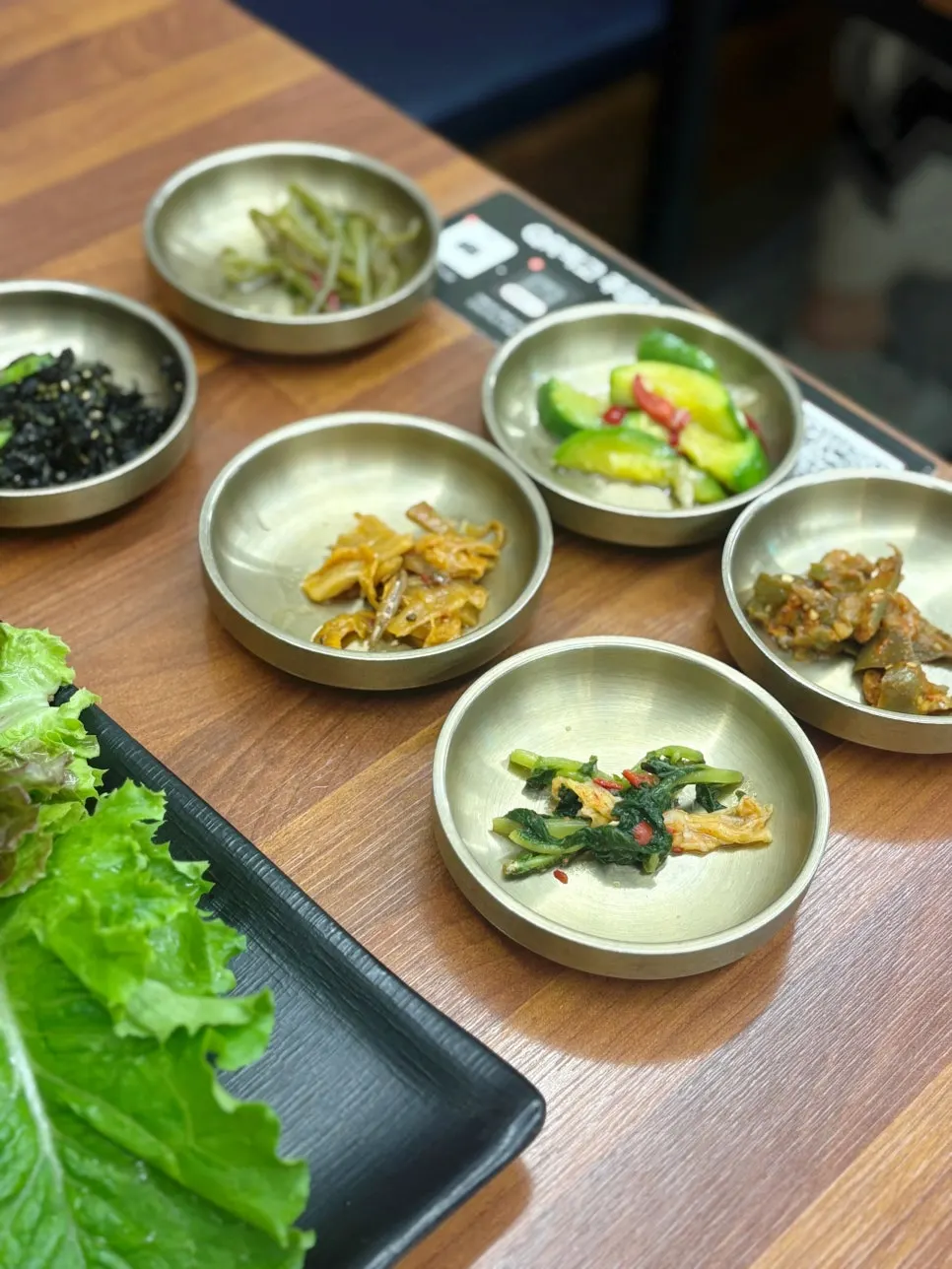 Basic banchan for the deuljeongsik served in brass bowls