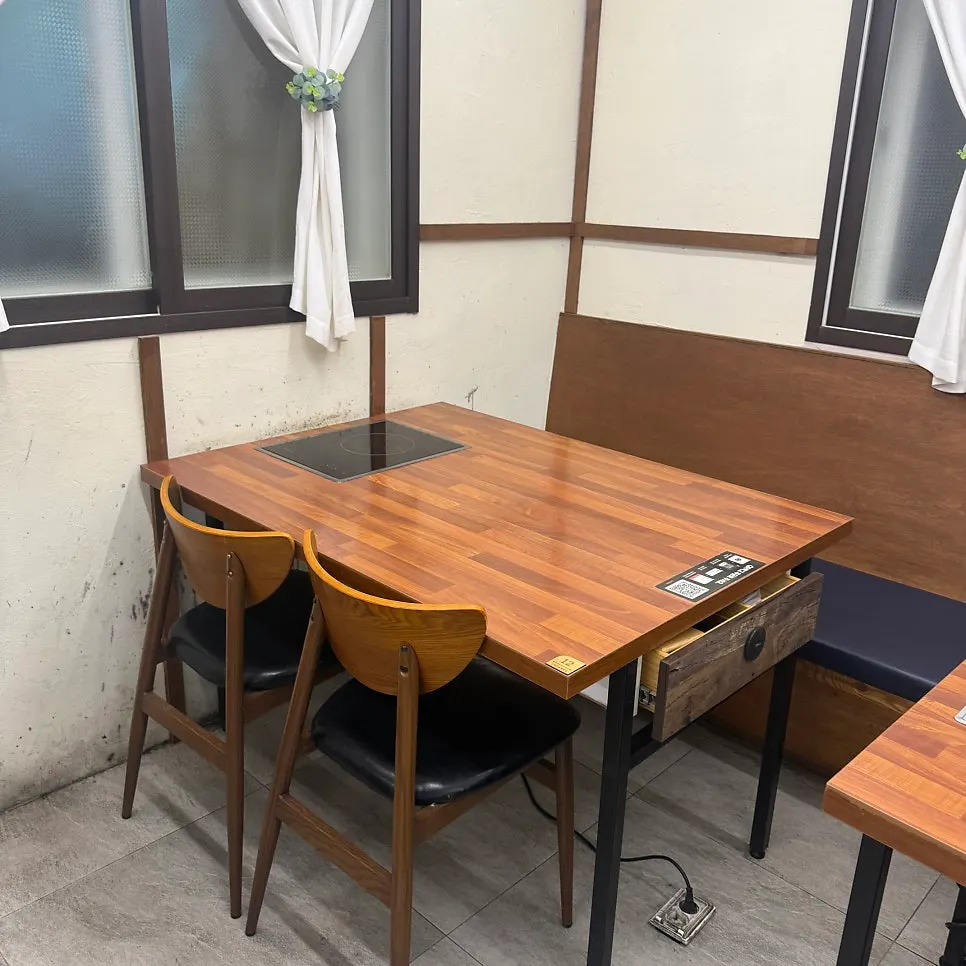 Interior of Deulkkot Ssambap with wood-toned tables