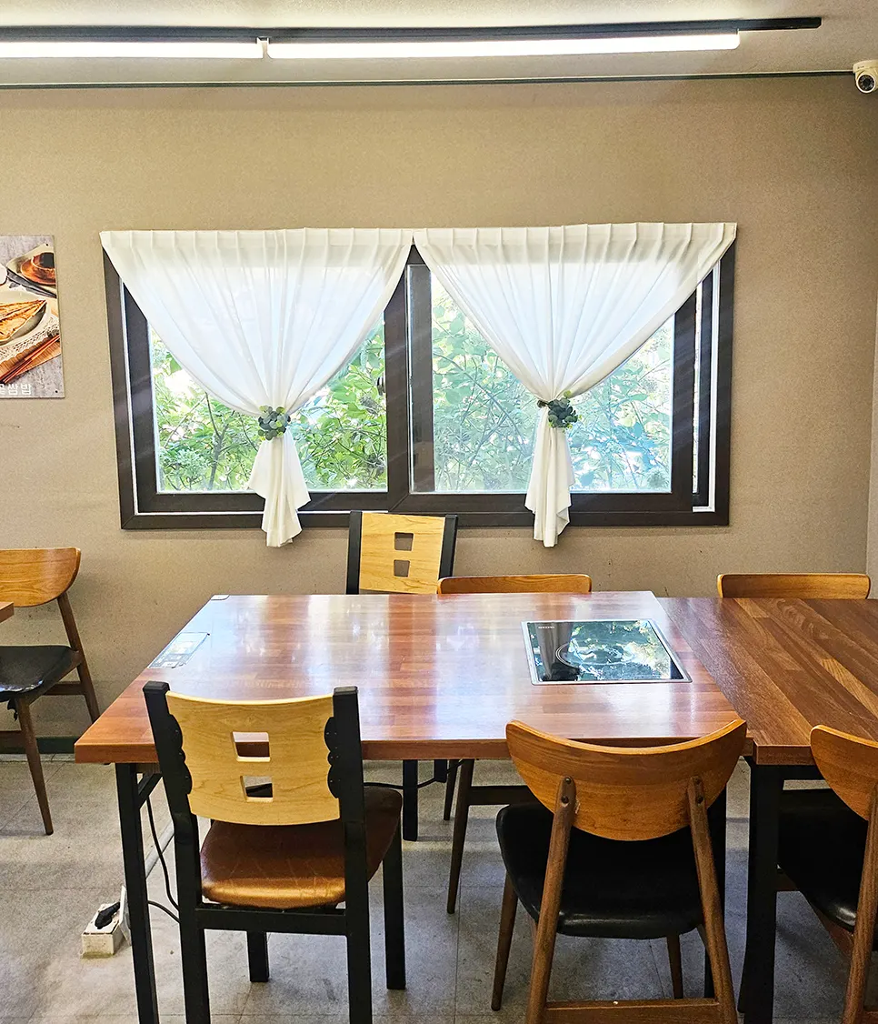 Seating in the hall with floor-to-ceiling windows