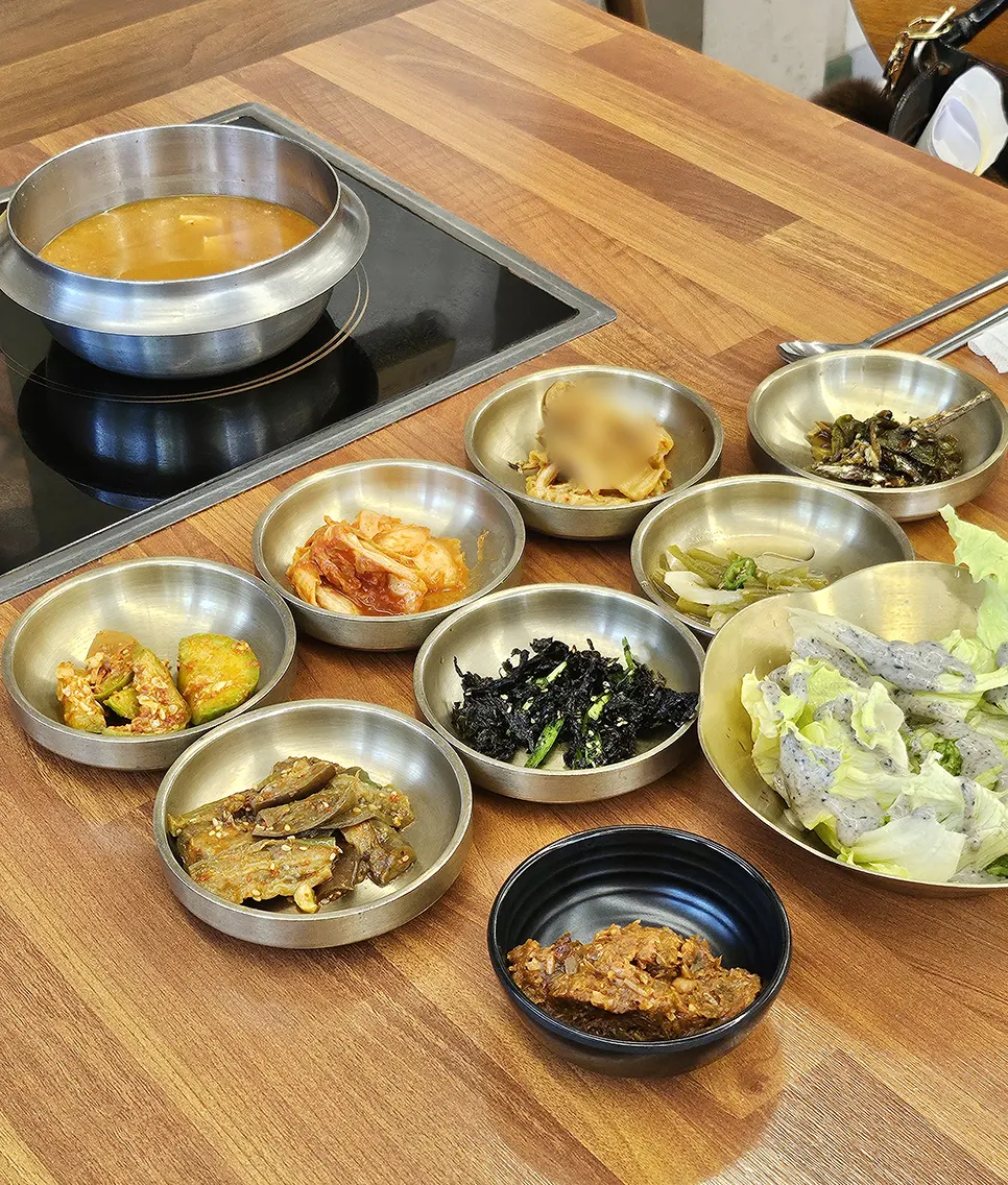 Extra side dishes at the self bar