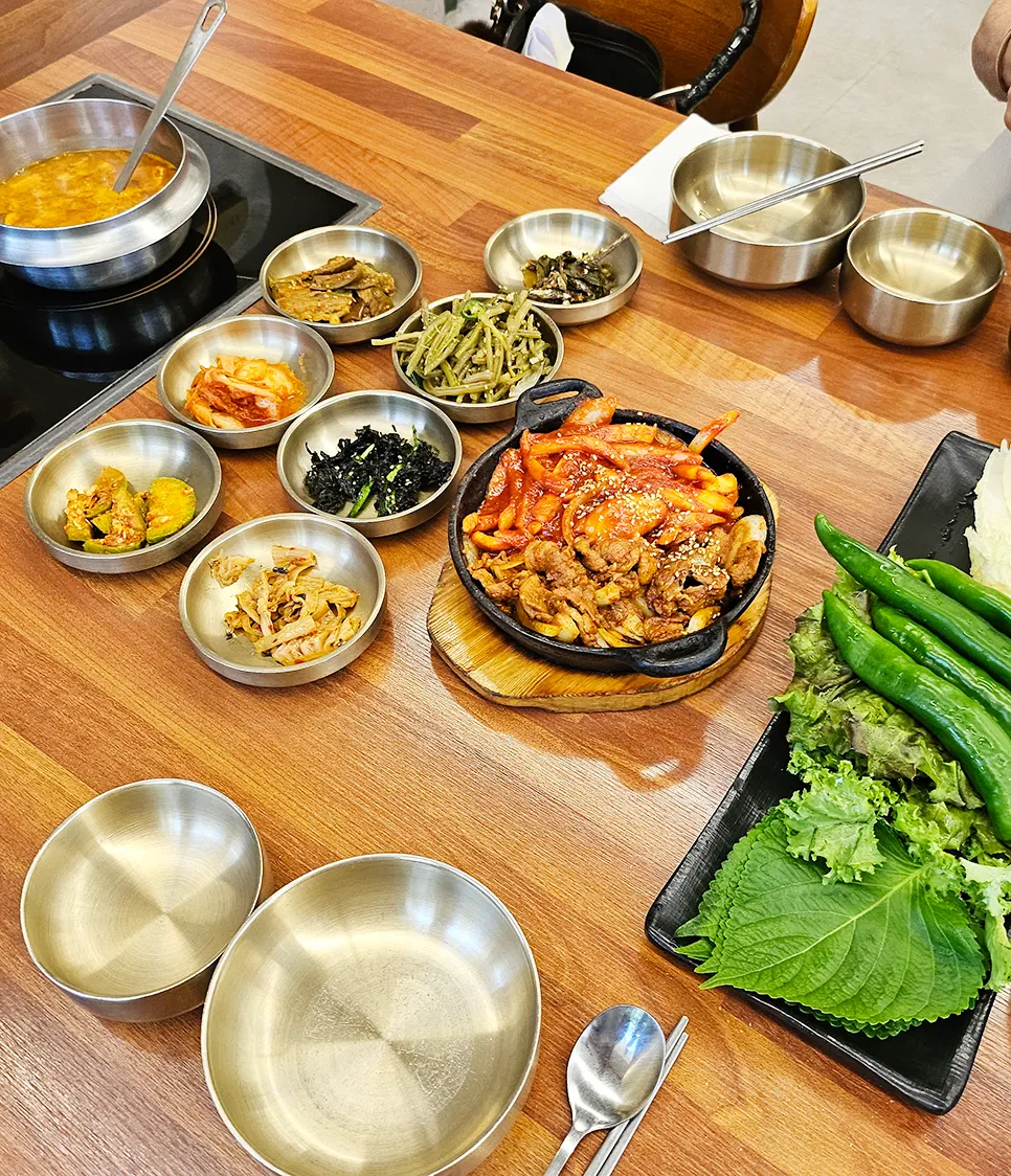 A full spread of basic side dishes with the deuljeongsik set