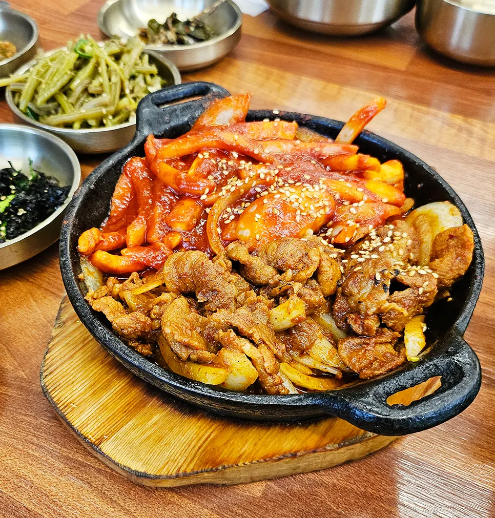 Stir-fried squid at Deulkkot Ssambap