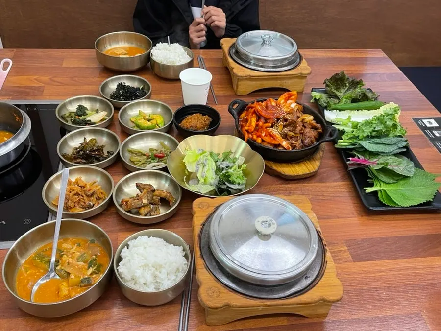 Deuljeongsik set for two with doenjang stew and stone-pot rice