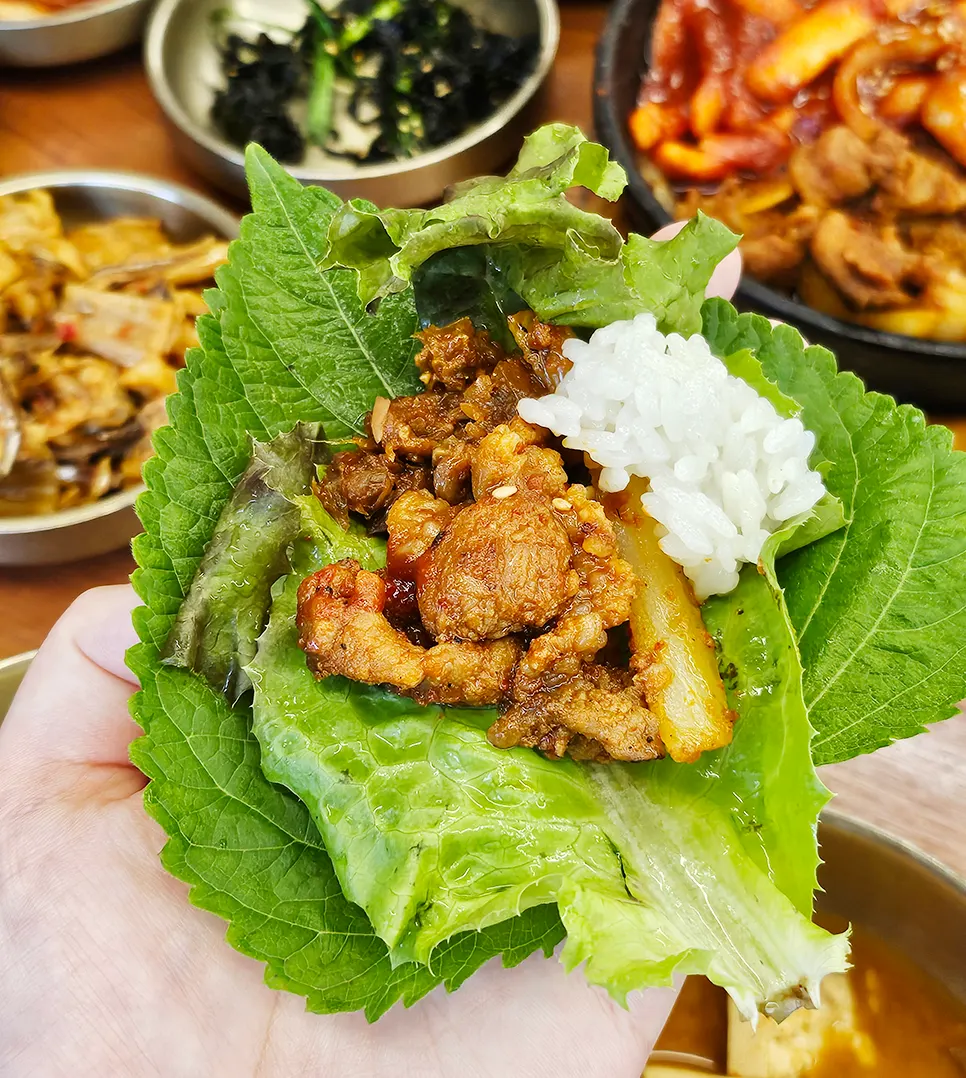 Stir-fried pork piled onto a wrap