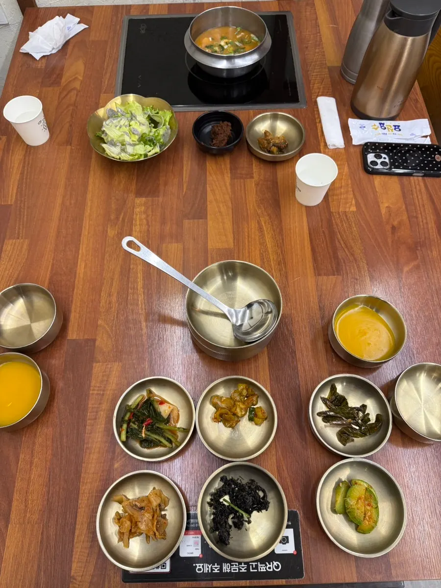 Ssambap set dishes laid out on the table