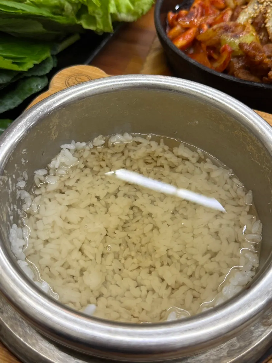 Hot-pot rice scooped into a rice bowl