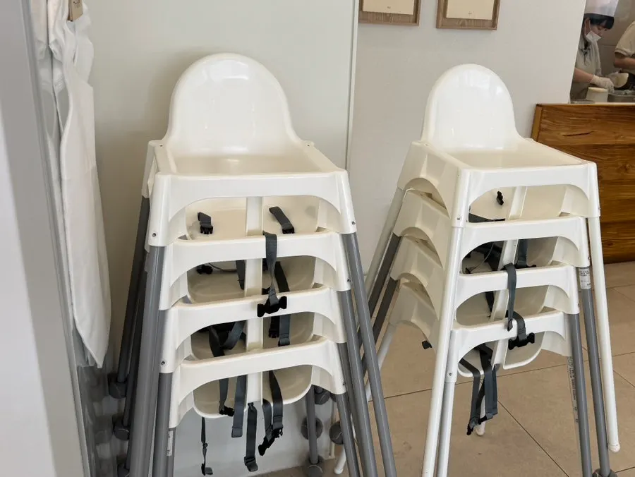 Cleanly maintained self-service side-dish bar