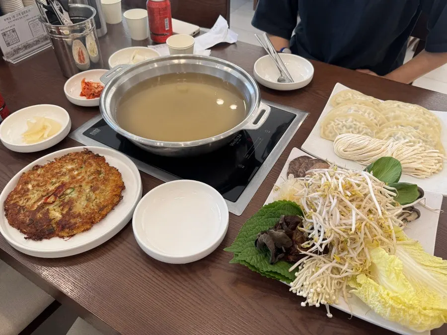 Kalguksu noodles added to the remaining hot-pot broth