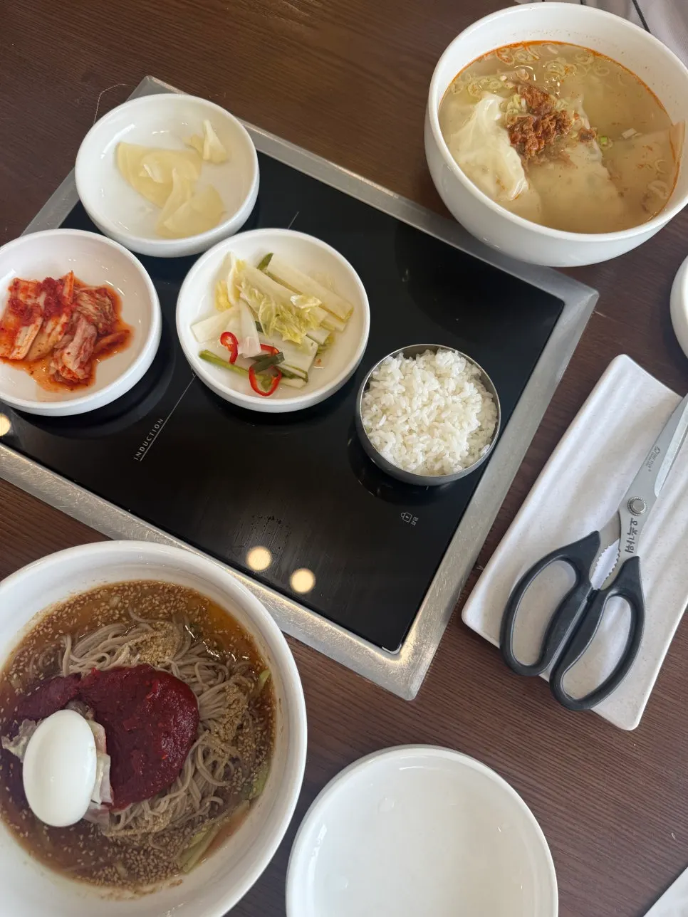 A full spread of Pyongyang mandu soup and bibim makguksu