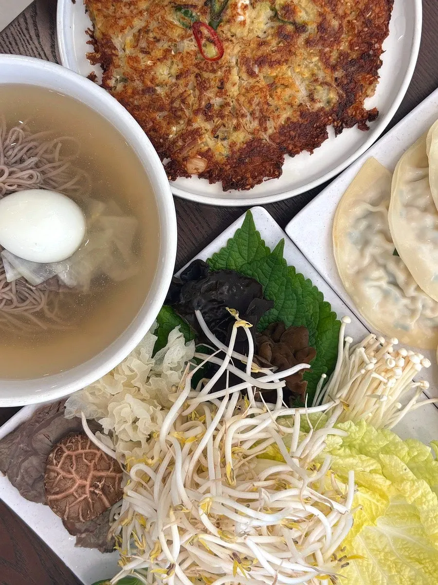 Lunch spread with Pyeongyang water makguksu and nokdu bindaetteok