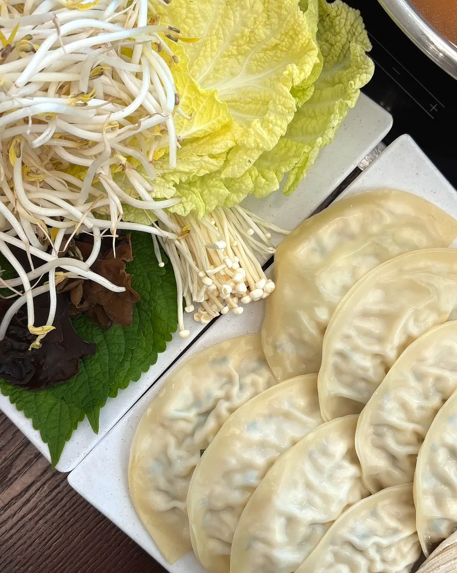 Golden-fried nokdu bindaetteok