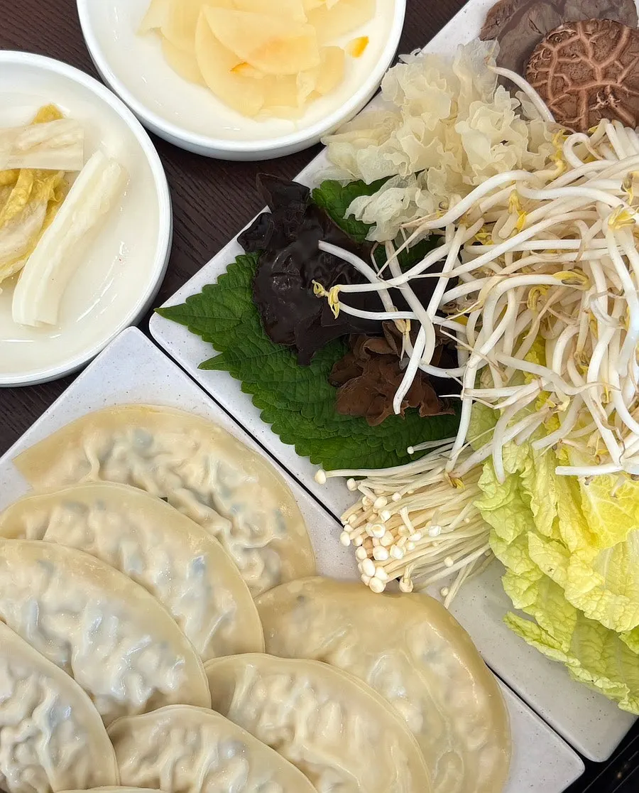 Cross-section of nokdu bindaetteok topped with cheongyang chili