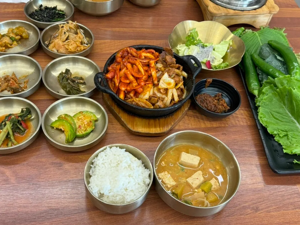 Simhaksan Deulkkot Ssambap at weekday lunch