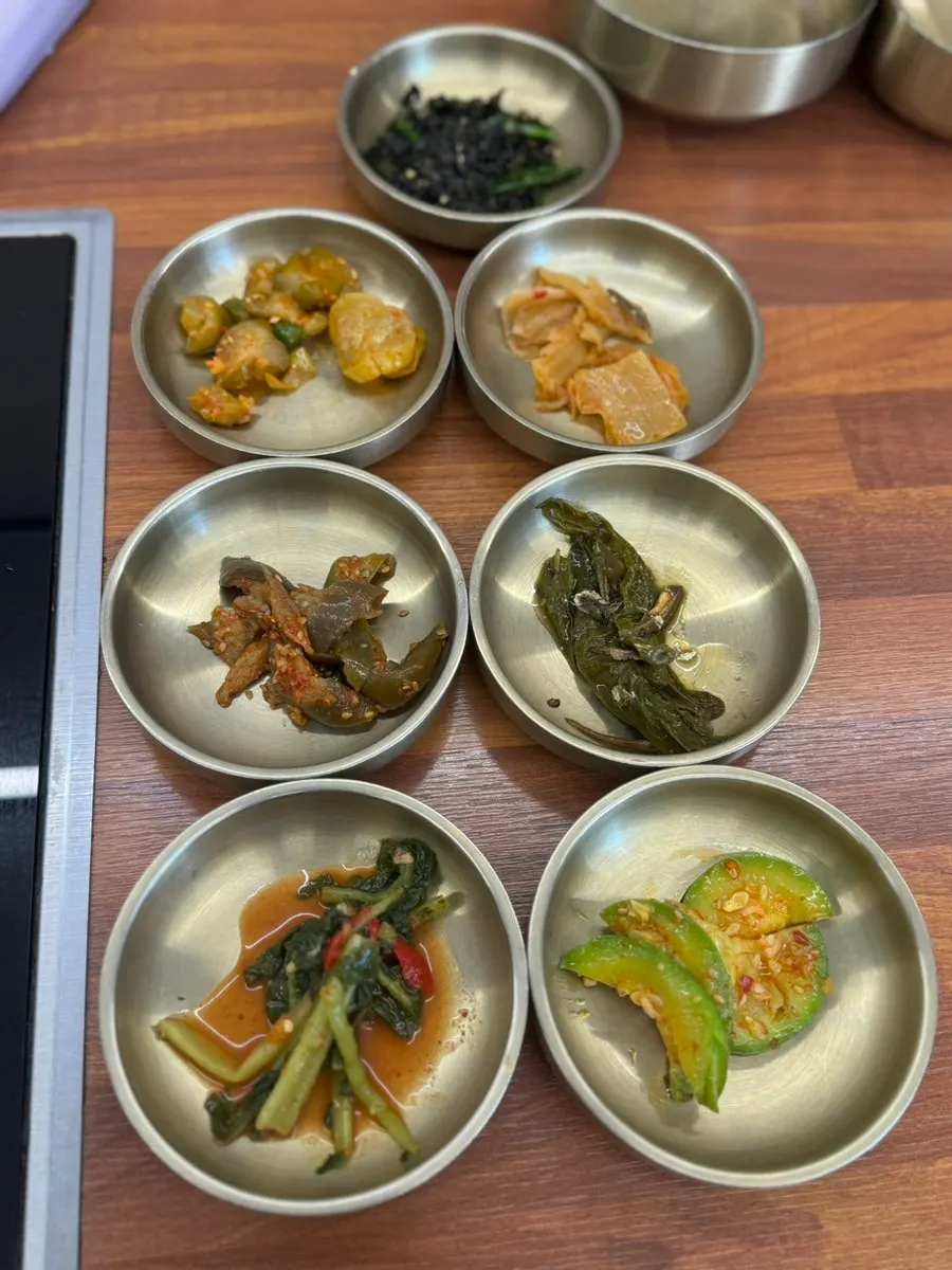 Self-service side dishes and ssam vegetables