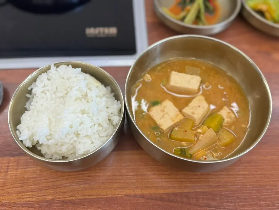 Stone-pot rice crust and sungnyung