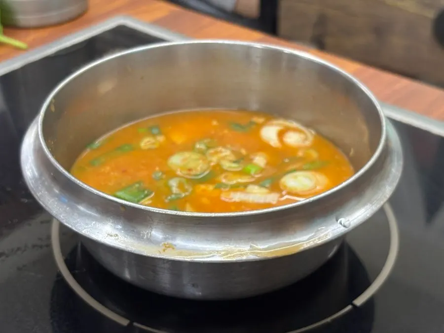 Cheonggukjang stew at Deulkkot Ssambap