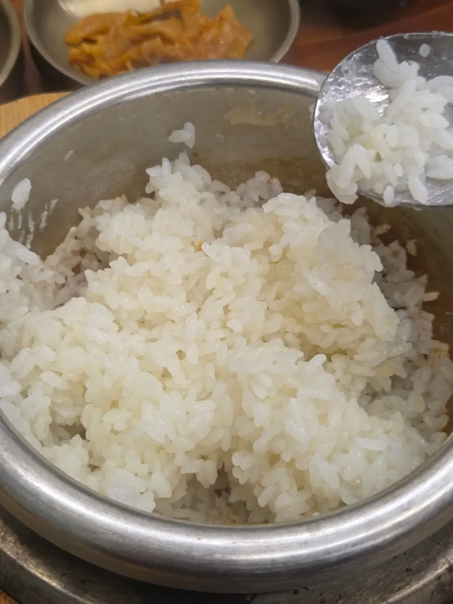 Steaming stone-pot rice from Deulkkot Ssambap
