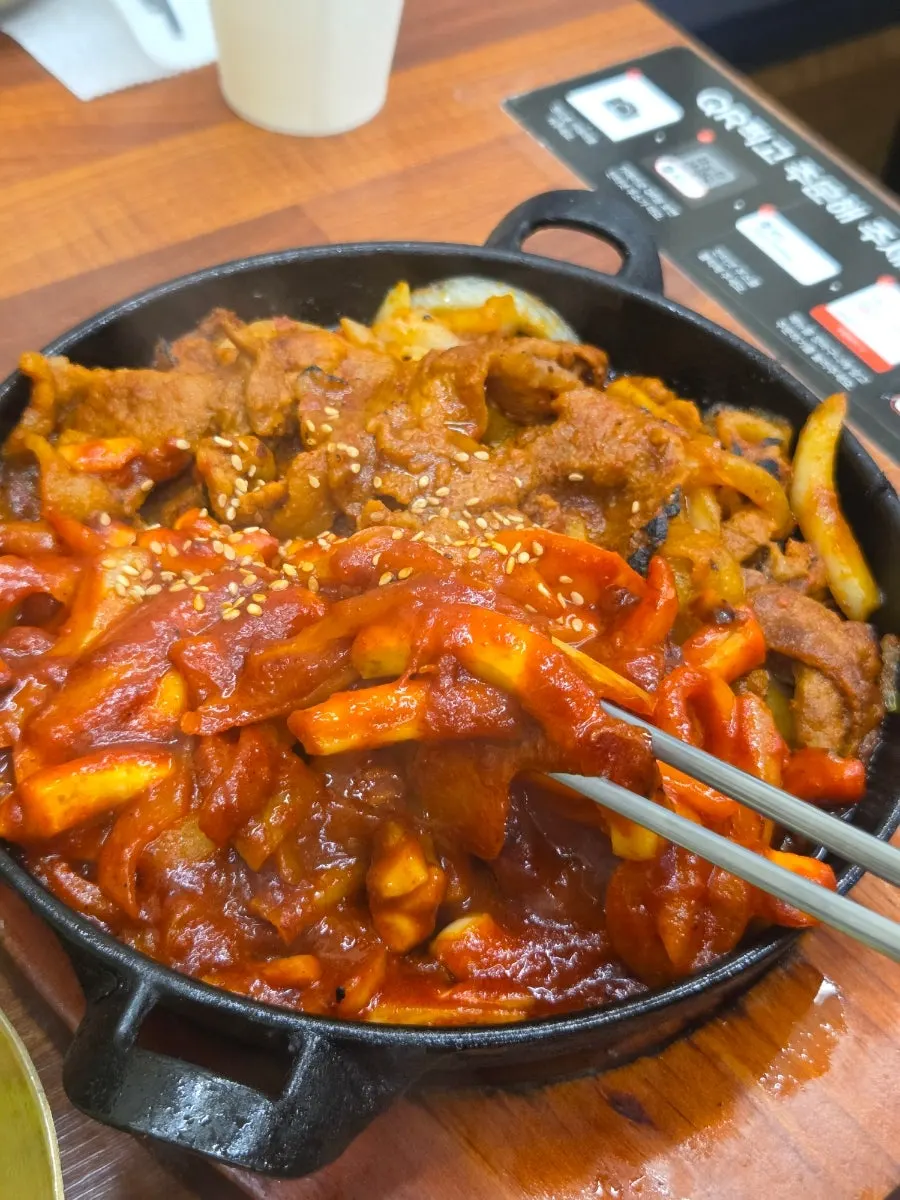 Squid stir-fry piled onto a wrap leaf