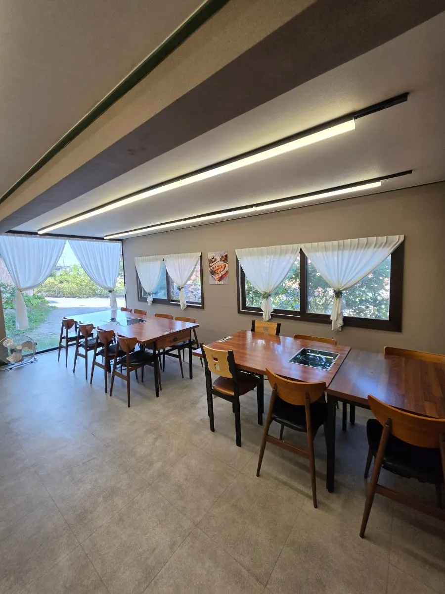 Coffee machine and ice cream corner at the entrance
