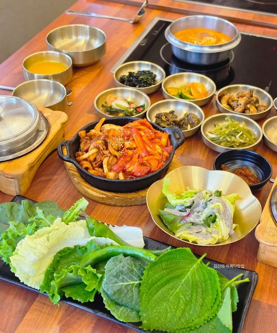 Table spread with doenjang jjigae, gangdoenjang and stone-pot rice
