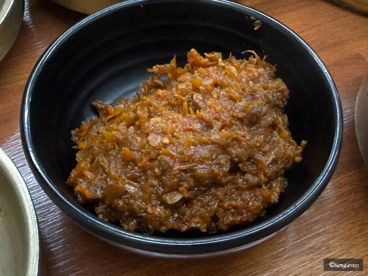 쌈채소에 제육과 강된장 올린 쌈