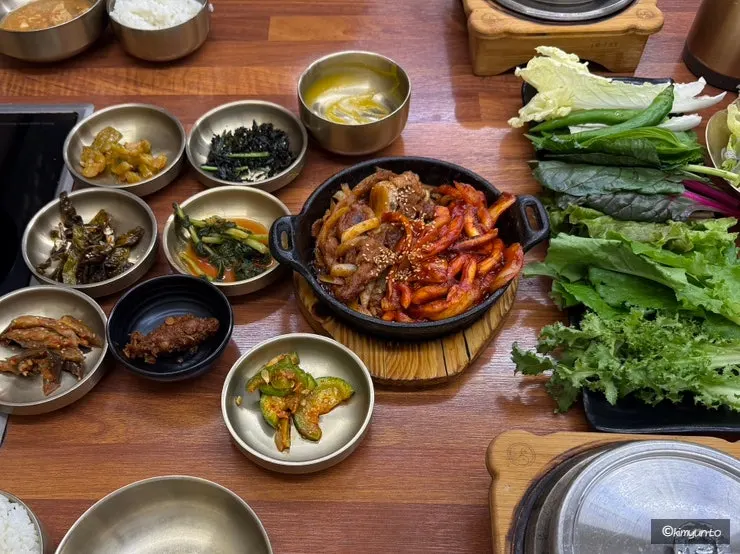 식사를 마친 들꽃쌈밥 들정식 상차림