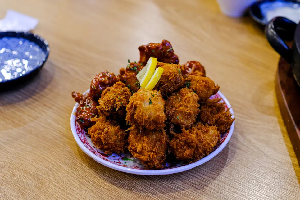 돌판 바닥에 깔린 누룽지