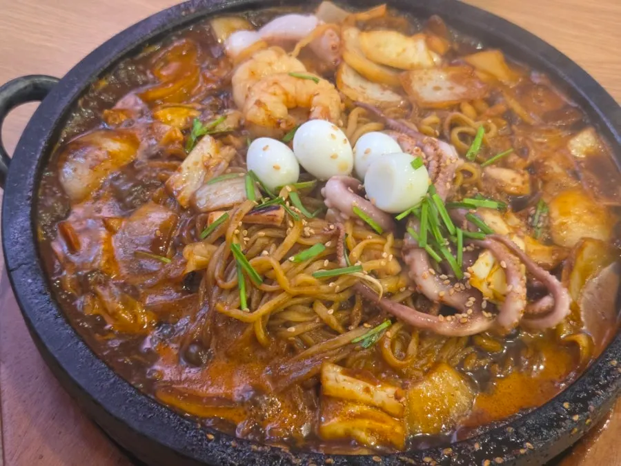 Stone-plate jjajang served sizzling at Dolpanseok Jjamppong Paju Simhaksan Branch