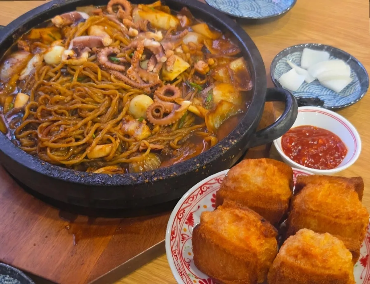 Table setting for jjajang at Dolpanseok Jjamppong Paju Simhaksan Branch