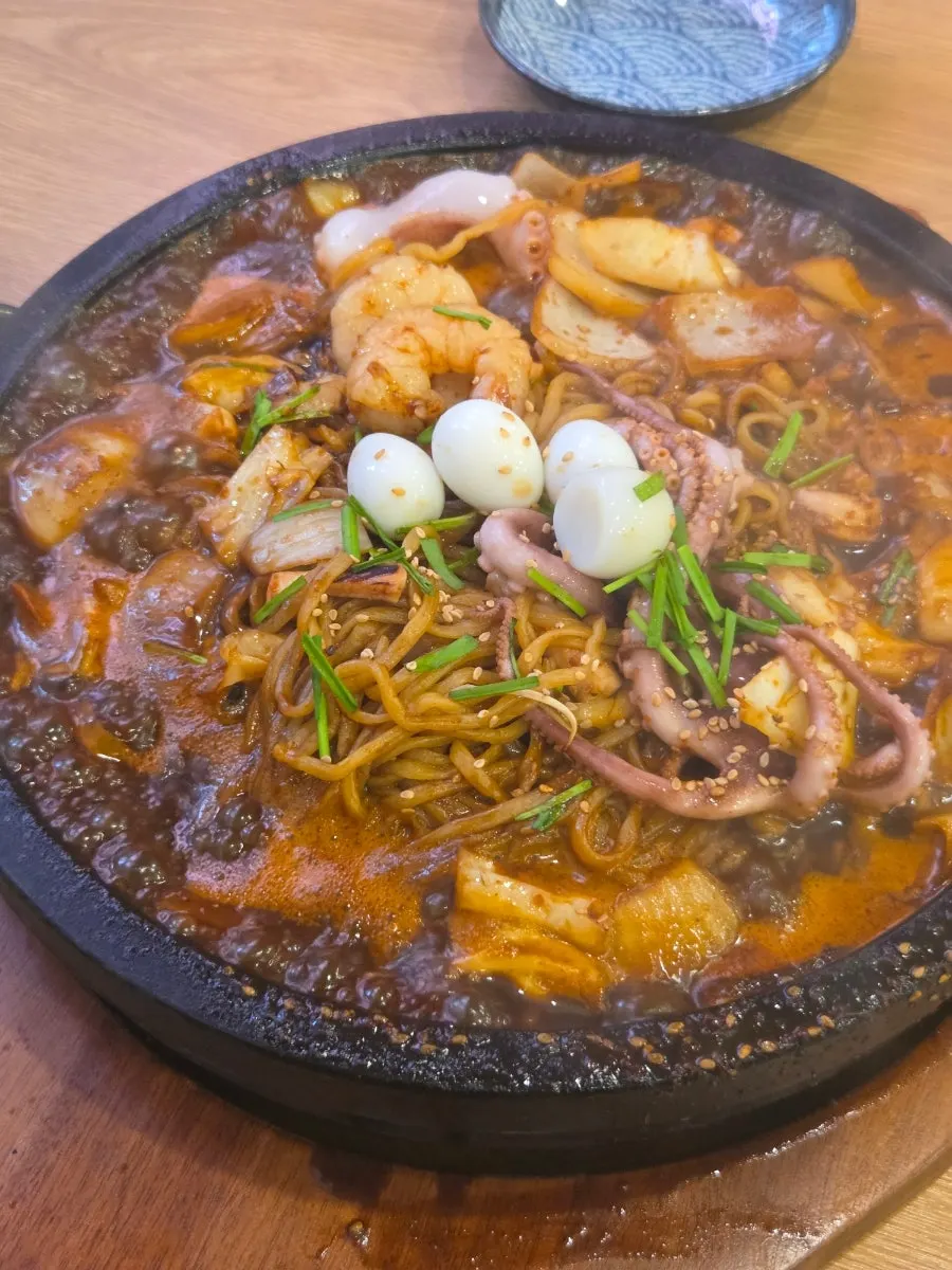 Stone-plate jjajang sizzling on the hot plate
