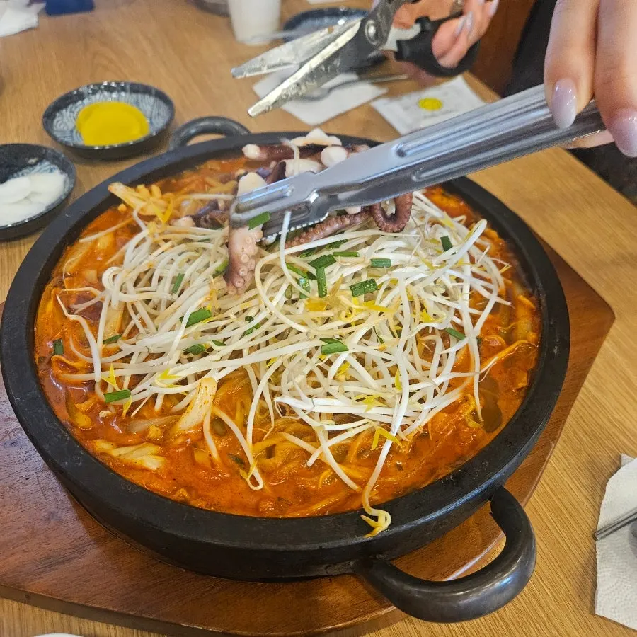 숙주가 올라간 돌판석짬뽕 상차림