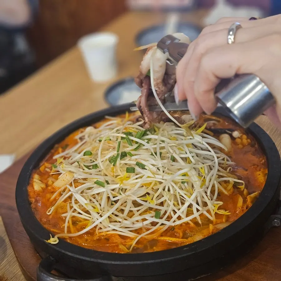돌판 위 짬뽕과 추가한 낙지