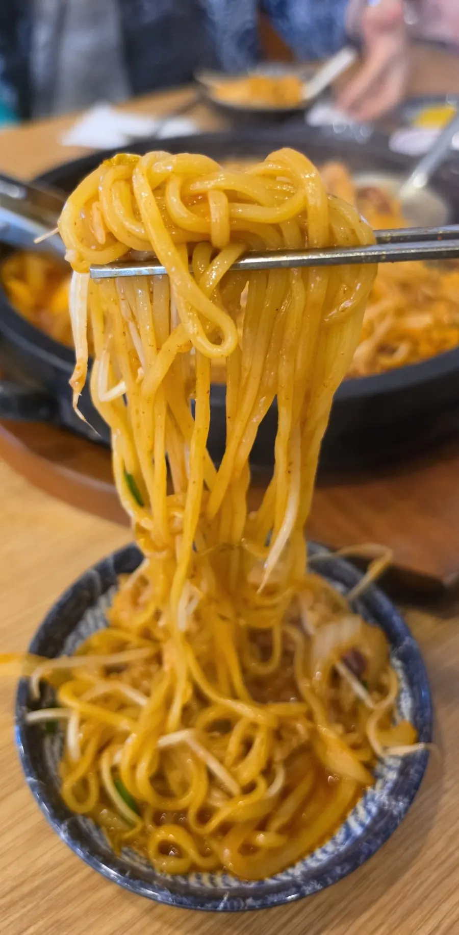 얼큰한 국물의 돌판석짬뽕 클로즈업