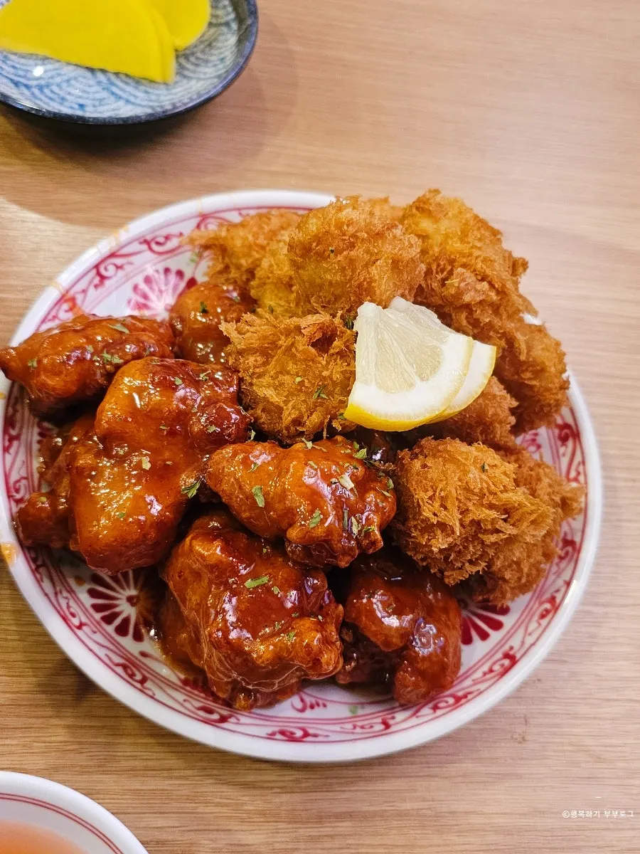 Plump shrimp inside the stone-plate jjamppong