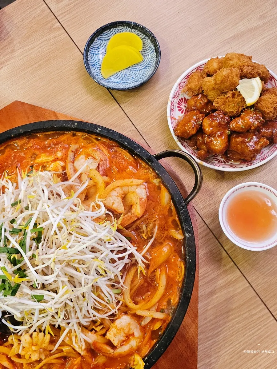 Full spread of the jjamppong and donchitang set
