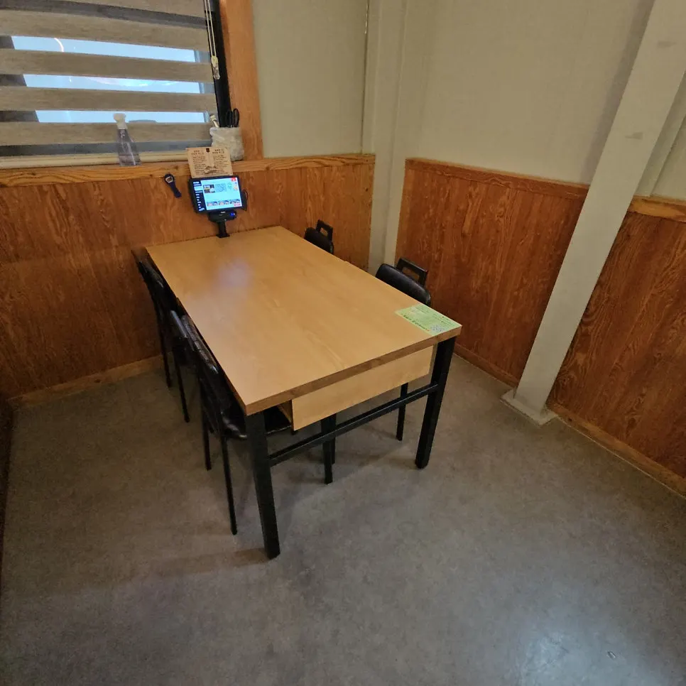 Spaced-out table seating at Dolpanseok
