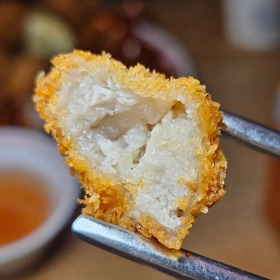 Round fried pork pieces
