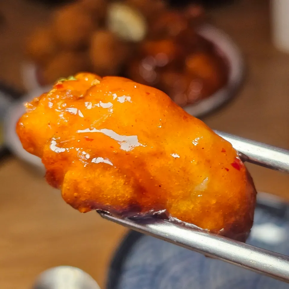 Fried pork dipped in tangsuyuk sauce