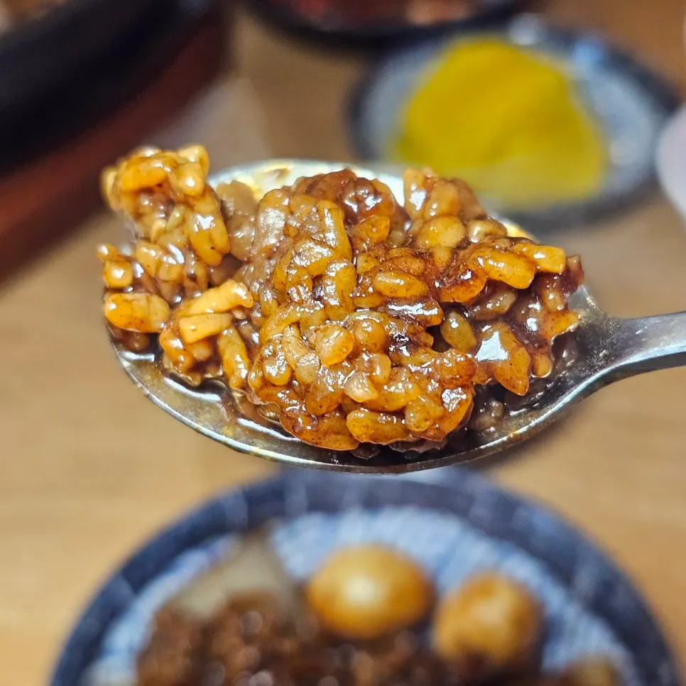 Thick jajang nurungji scraped up with a spoon