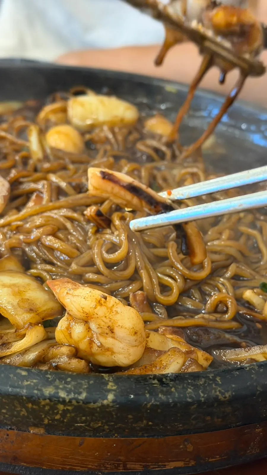 A chopstick-full of noodles mixed with jajang sauce