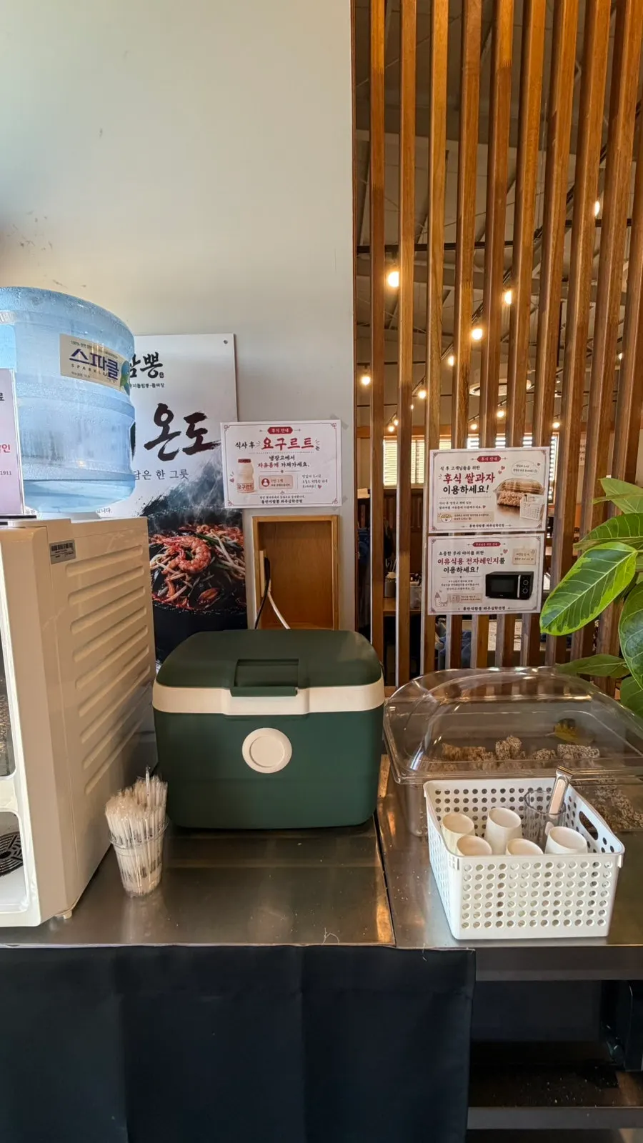 Menu board showing jjamppong and whole-squid jajang