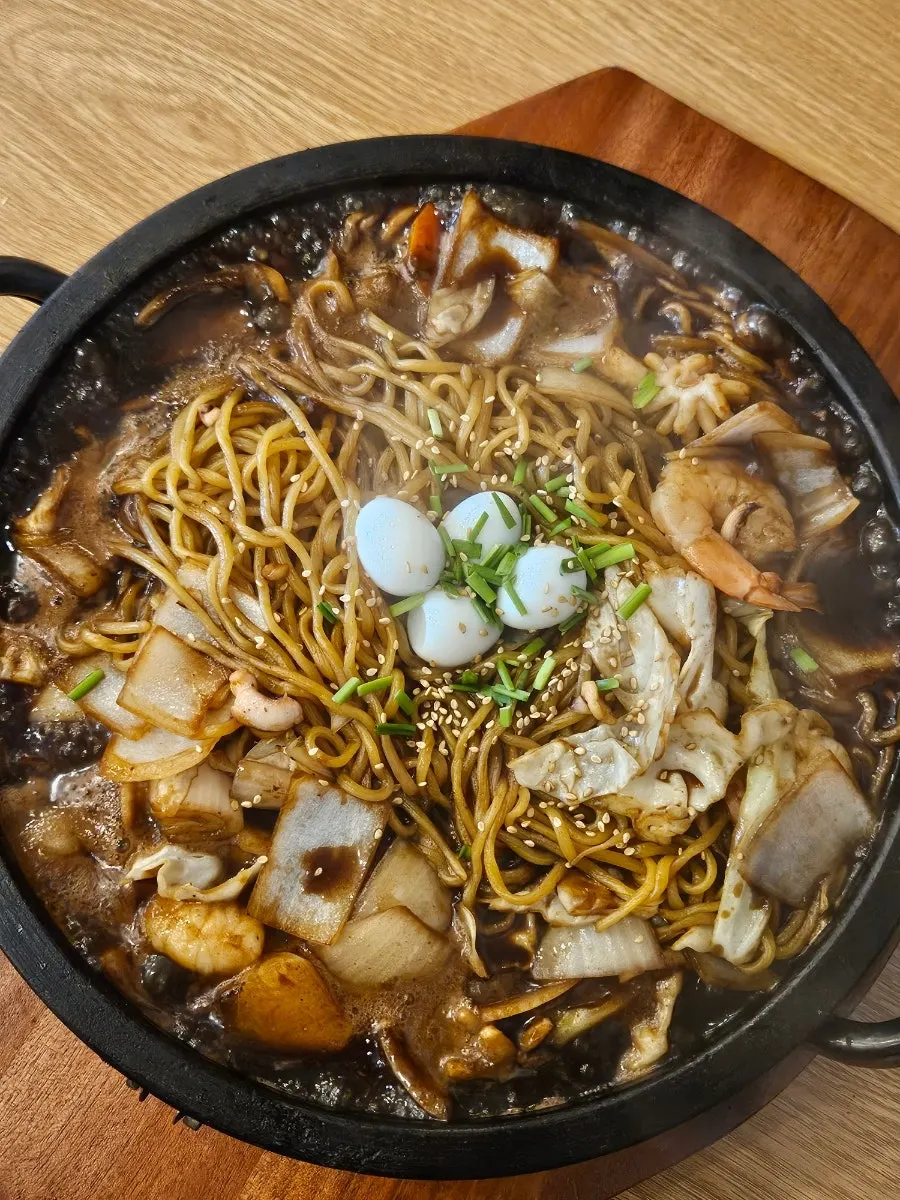 Nurungji stone-plate jajang bubbling on the stone plate