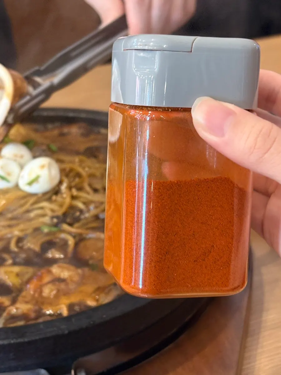 통오징어를 추가한 돌판석짜장