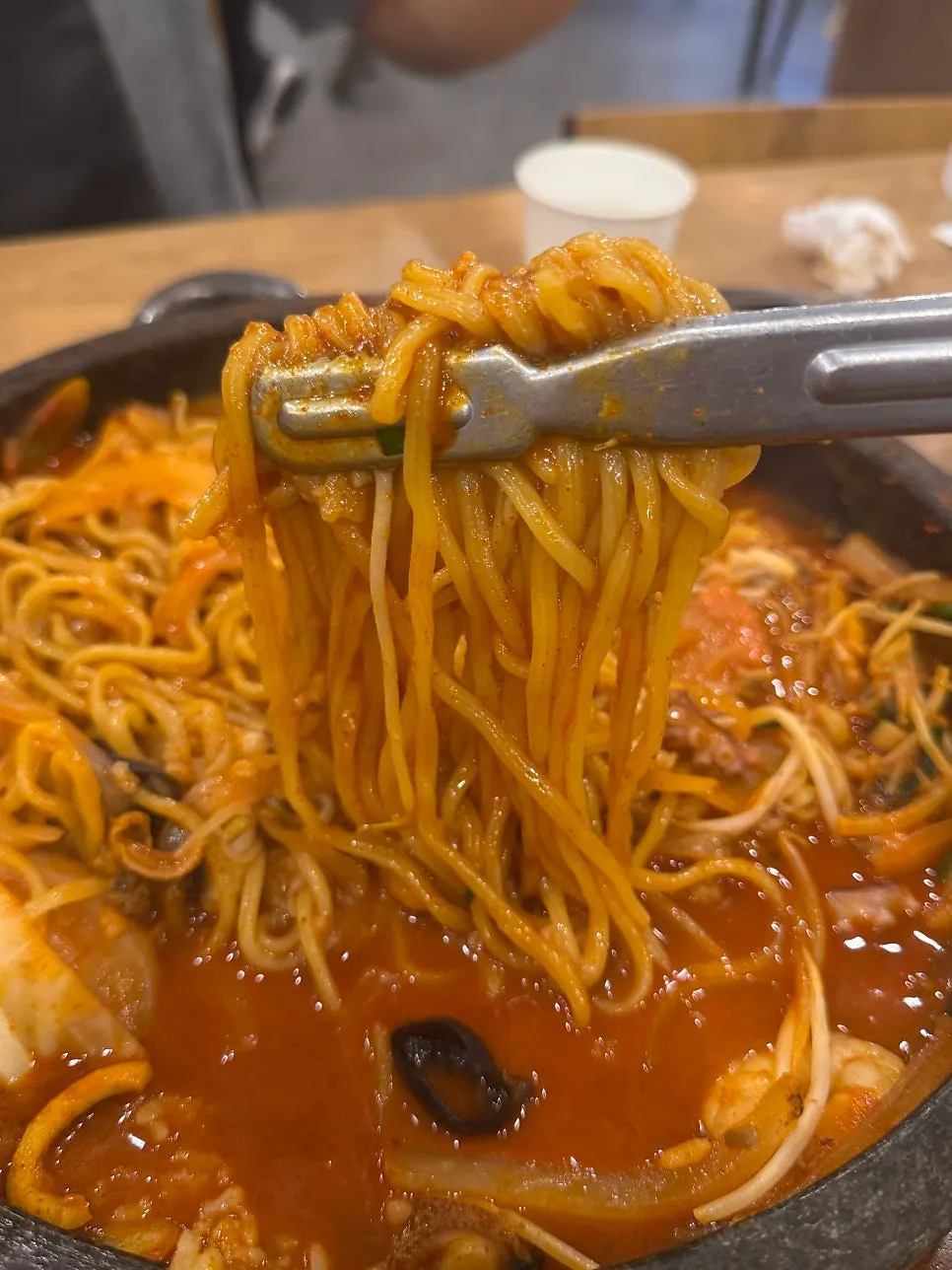 Jjamppong noodles on the stone plate that haven't gone soggy