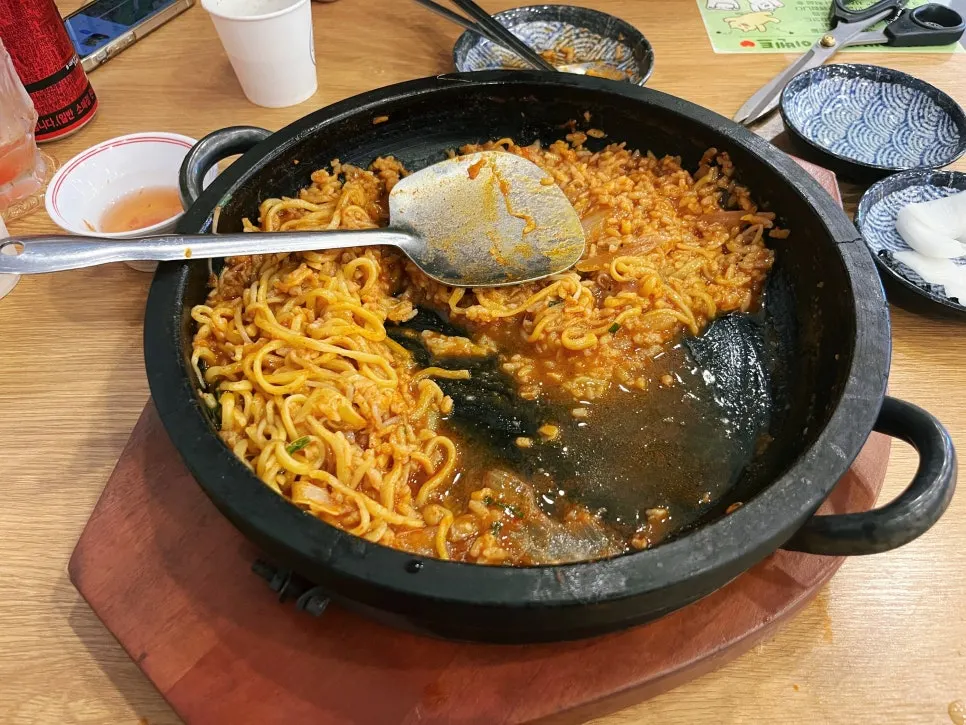 다 못 먹고 남긴 푸짐한 양