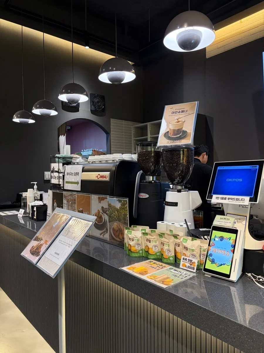 Area around the order counter at Fruit Forest Paju Direct Store