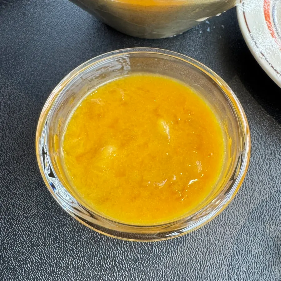 Melt-in-your-mouth snow ice with mango purée